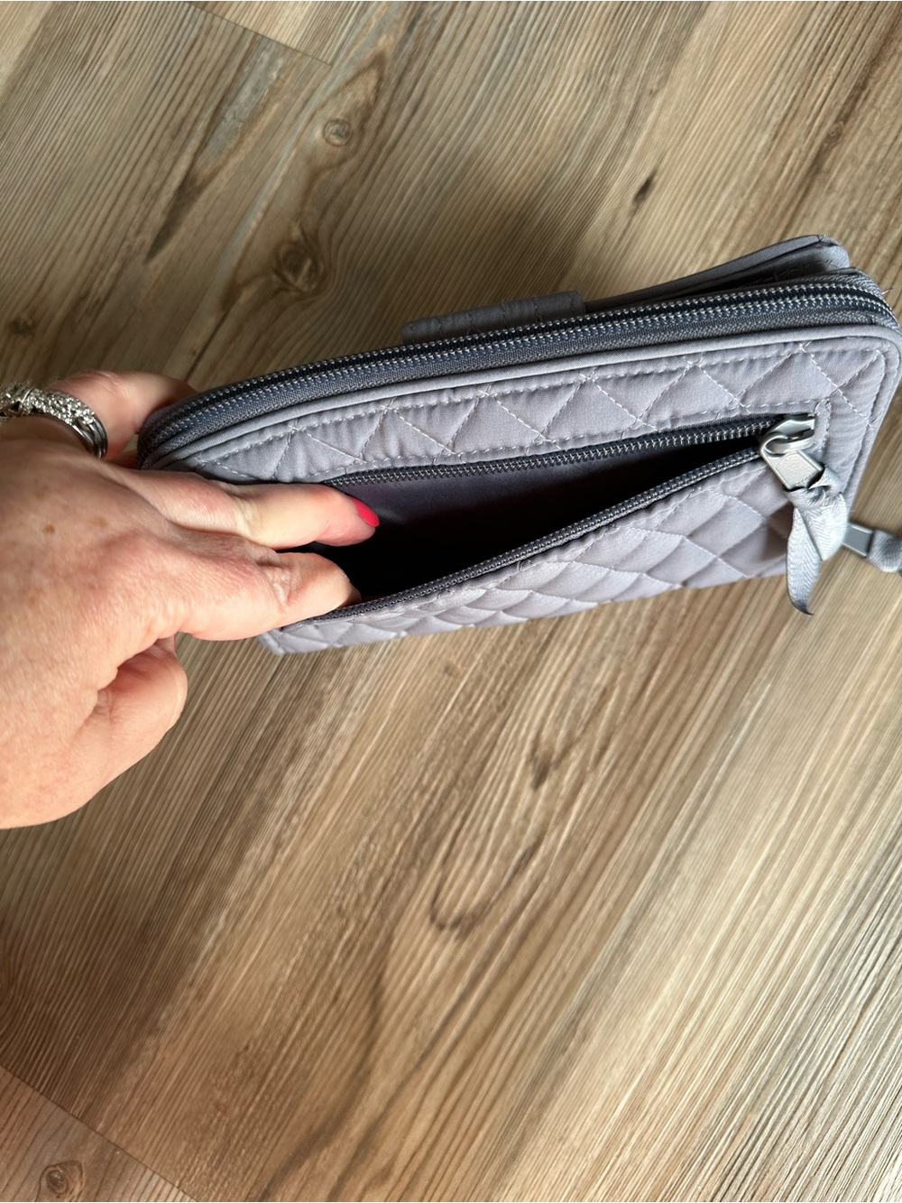 Vera Bradley Quilted Light Gray Turn-Lock Wallet - Picture 6 of 9